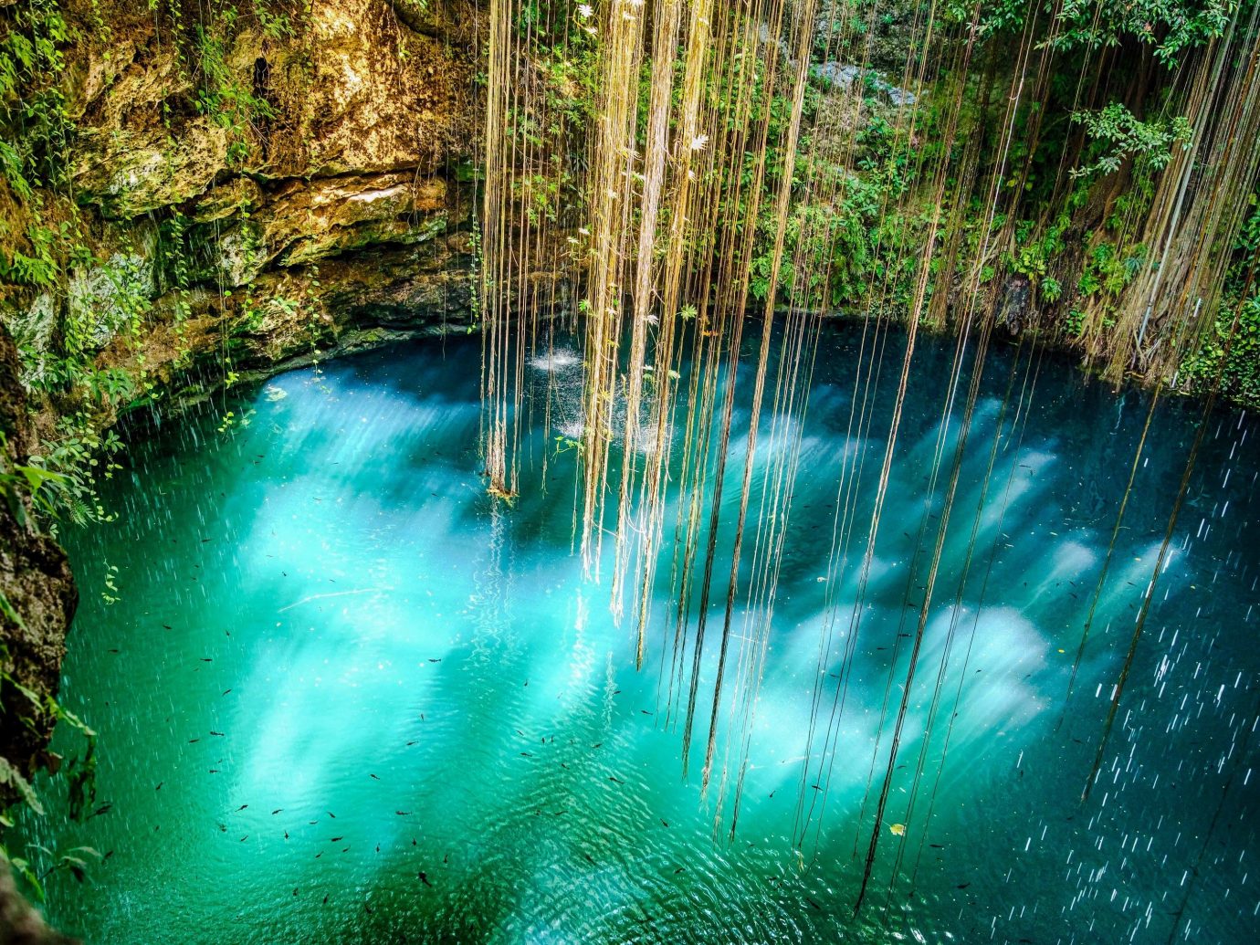cenote-ik-kil-chichen-itza.jpeg